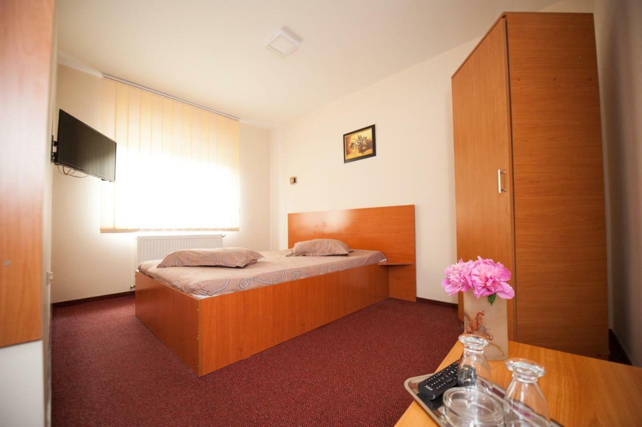 Pension Florica Питещ Екстериор снимка