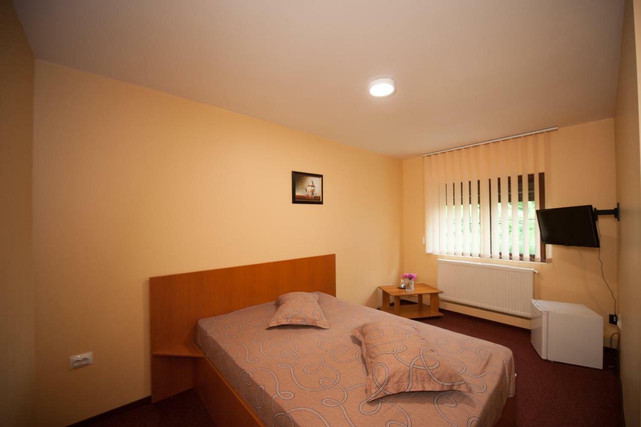 Pension Florica Питещ Екстериор снимка