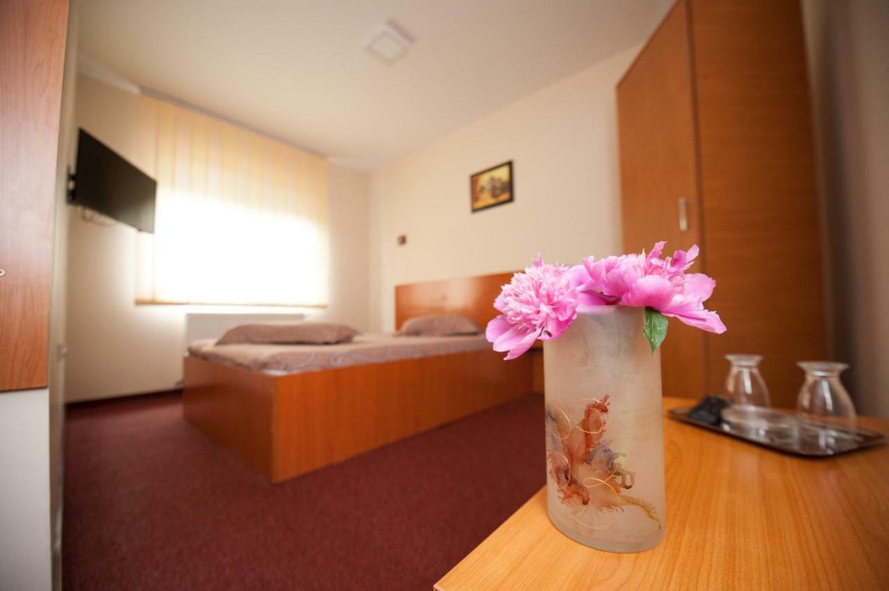 Pension Florica Питещ Екстериор снимка